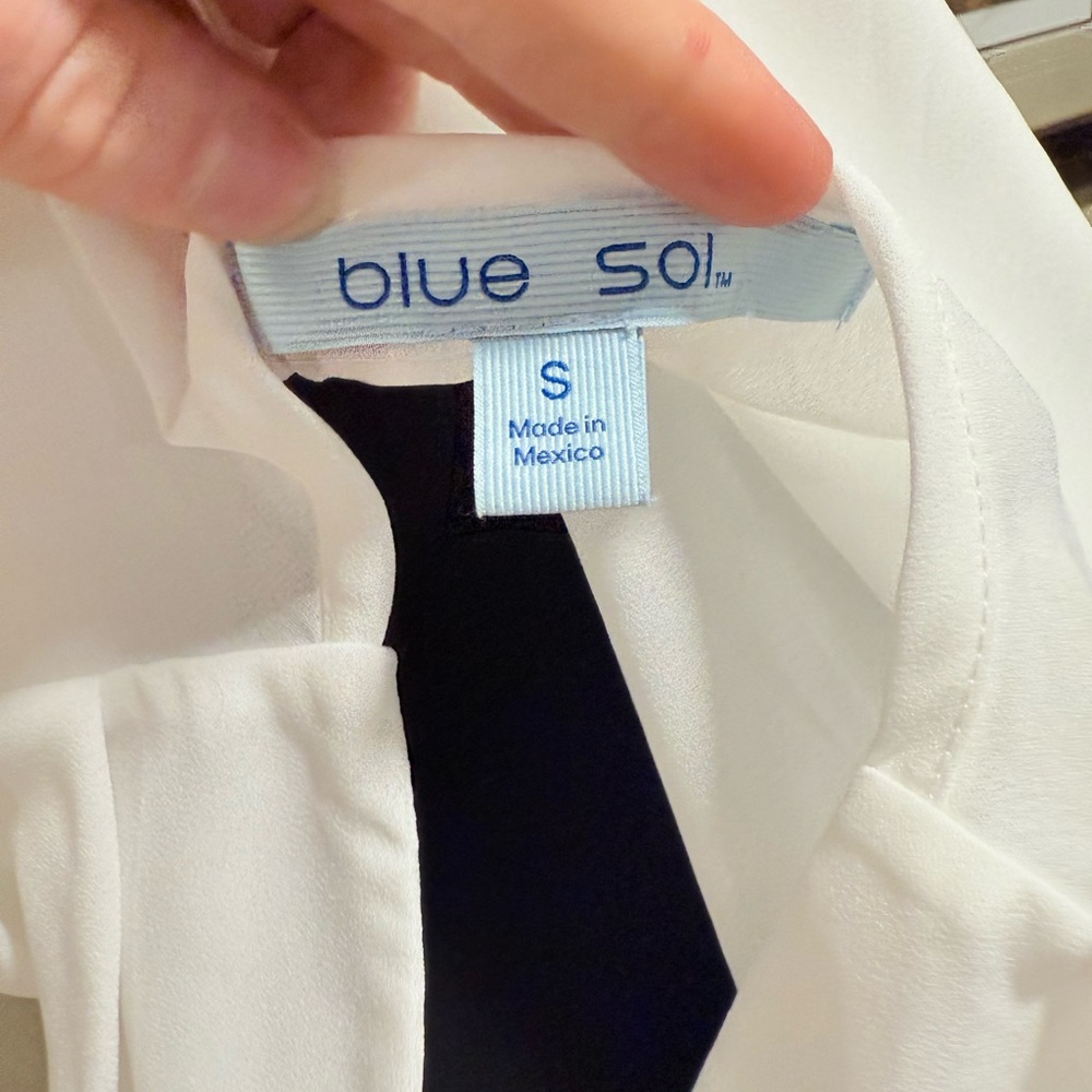 Blue Sol White Buttoned Relaxed Blouse - Picture 6 of 7